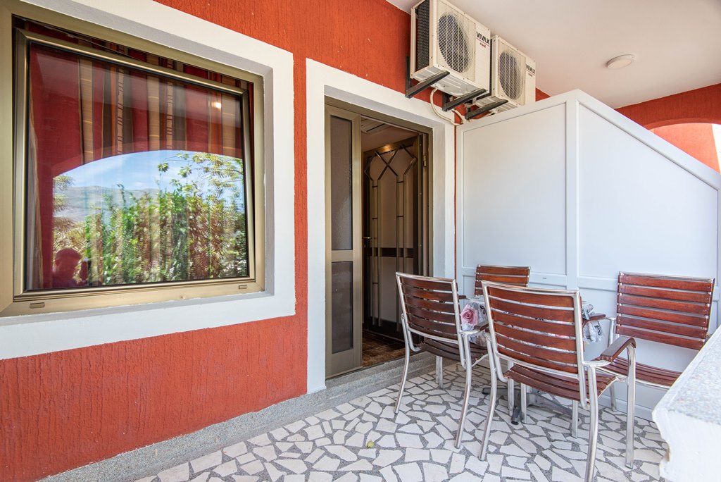 Image of House - 10 Bedrooms - 10 Bathrooms for Sale in Bar-Sutomore-Montenegro, Image 8